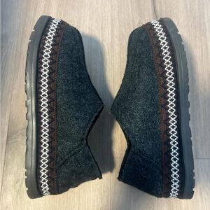 Ugg Refelt Tasman Slipper Size 9